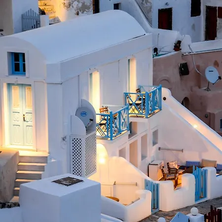 Genesis Cave Oia (Santorini)