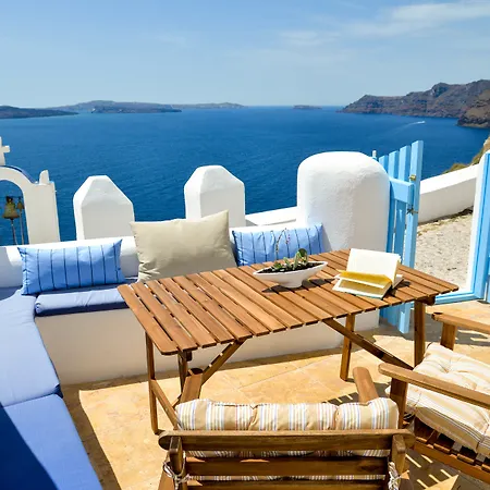 Genesis Cave Villa Oia (Santorini)