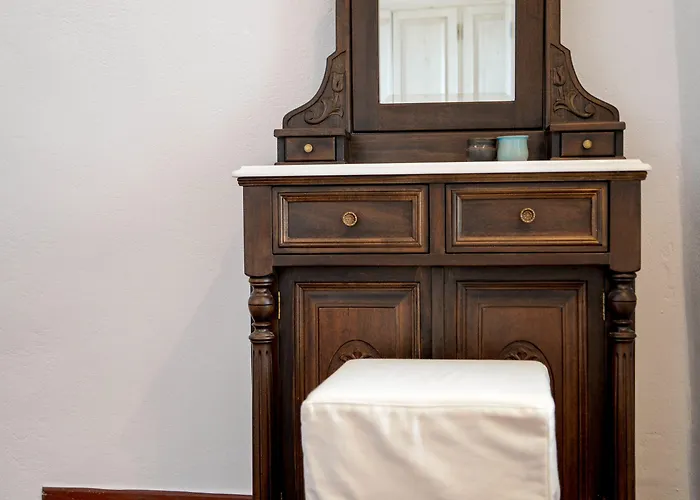 Genesis Cave Villa Oia